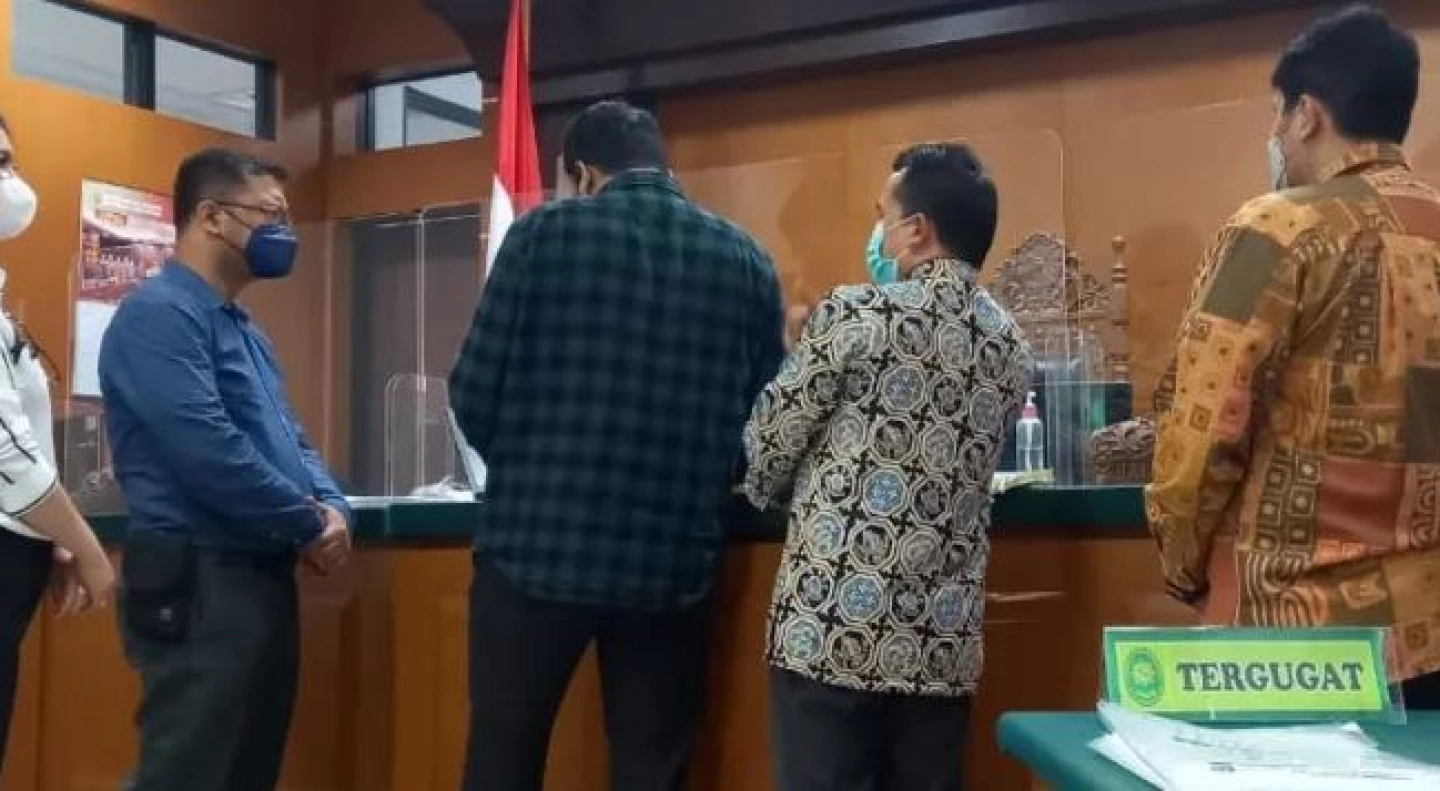 Pembuktian Surat Pada Persidangan Sengketa IKNB Fintech PeertoPeer Lending Syariah